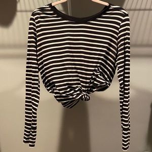 Long-sleeve crop top
